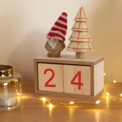Calendario dell'Avvento in cubi di legno (H18 cm) Babbo Natale con cappello Rosso