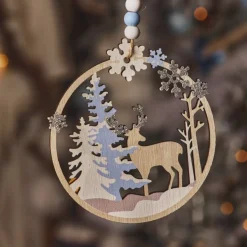 Decorazione natalizia in legno da appendere (D11 cm) Renna nel bosco Azzurro chiaro