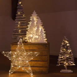 Foresta nordica luminosa a pile bianco caldo
