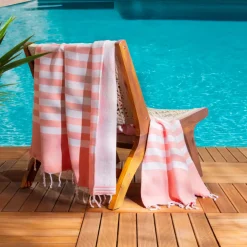 Fouta in cotone riciclato con rivestimento in spugna (100 x 200 cm) Coralia Corallo