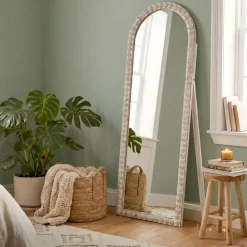 Grande specchio da appoggiare con cornice in legno (174 cm) Saguara Bianco
