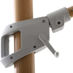 Ombrellone decentrato quadrato in alluminio con base (3 x 3 m) Elyra effetto legno e Grigio