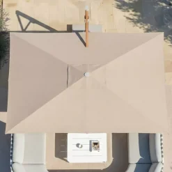 Ombrellone decentrato rettangolare in alluminio con base (3 x 4 m) Elyra effetto legno e Tortora