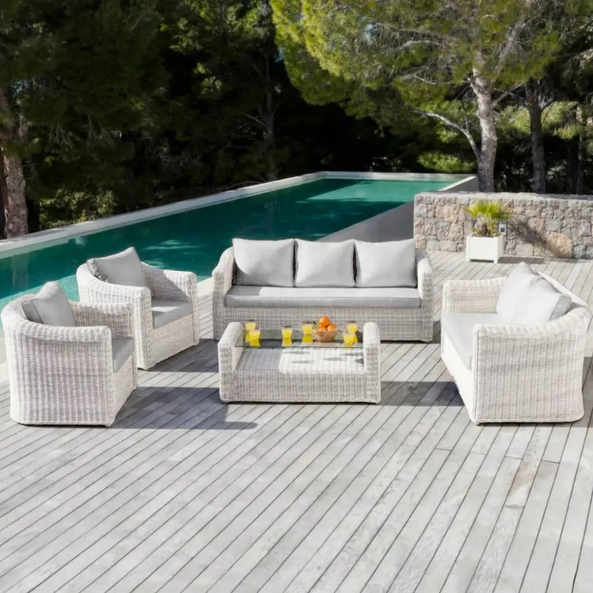 Salotto da giardino in resina intrecciata 7 posti 5 pezzi Calvi Bianco e grigio chiaro