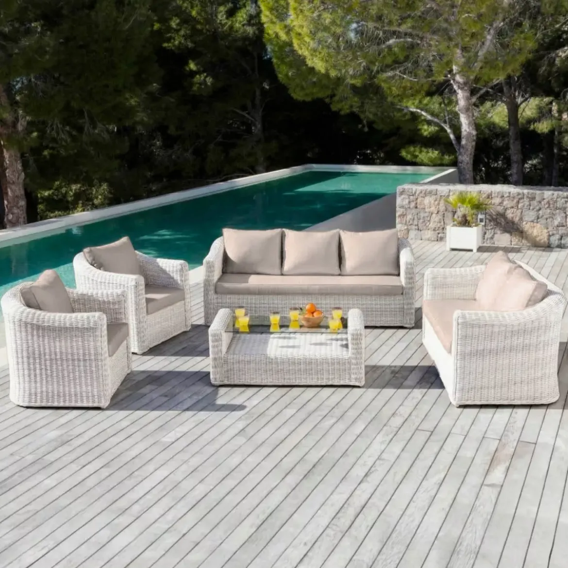 Salotto da giardino in resina intrecciata 7 posti 5 pezzi Calvi Bianco e tortora