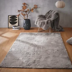 Tappeto rettangolare in finta pelliccia (140 x 200 cm) Finn Tortora