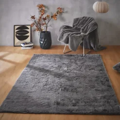 Tappeto rettangolare in finta pelliccia (140 x 200 cm) Finn Grigio antracite