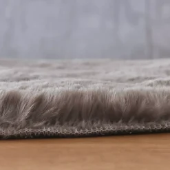Tappeto rotondo in ecopelliccia (80 cm) Finn Tortora
