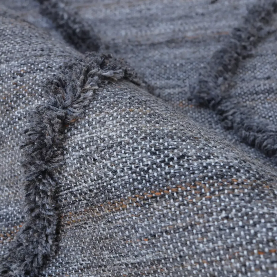 Tappeto da soggiorno rettangolare in materiale riciclato tinto (140 x 200 cm) Noori Grigio