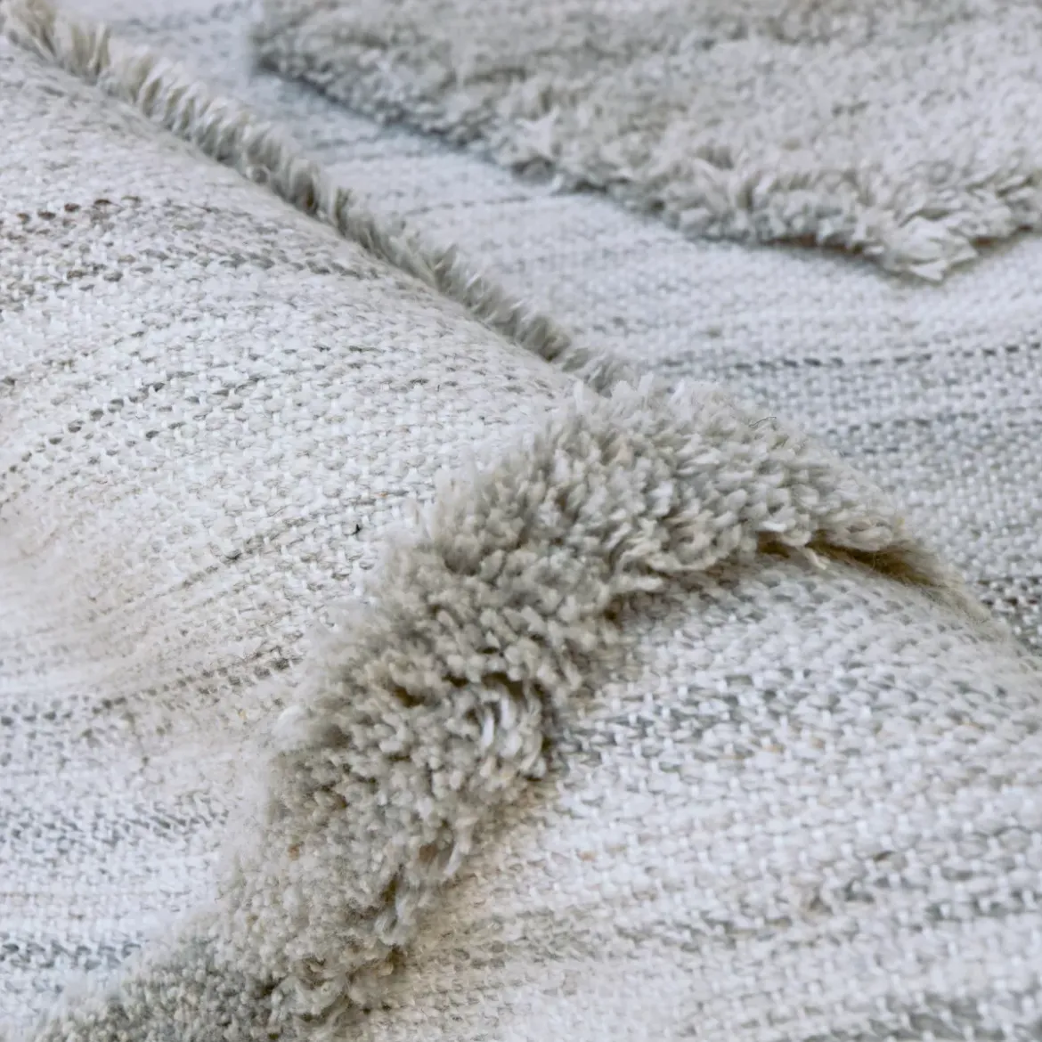 Tappeto da soggiorno rettangolare in materiale riciclato tufted (140 x 200 cm) Kaito Avorio