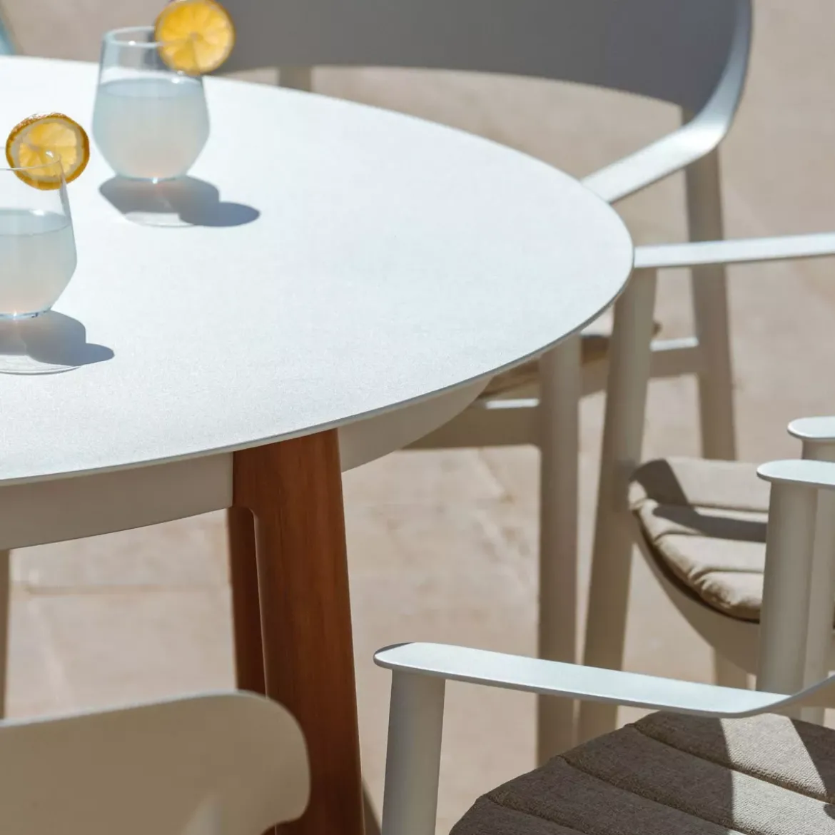Tavolo da giardino rotondo in alluminio 8 posti (diametro 149 cm) Monte Carlo Bianco