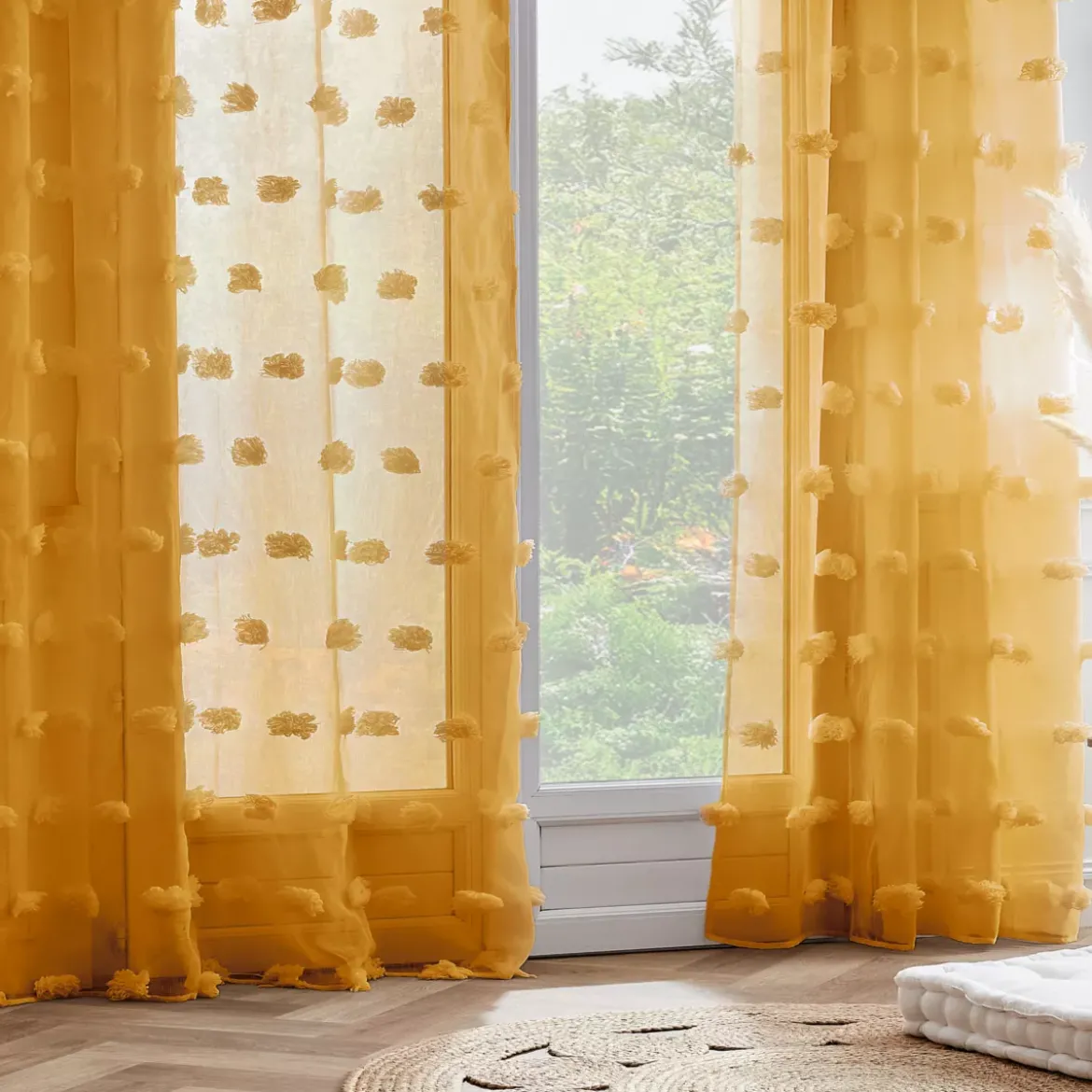 Tenda trasparente con occhielli con pon pon (140 x 240 cm) Suzie Giallo senape